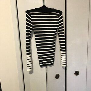 Ladies Black And White Striped Turtleneck Sweater Size Small